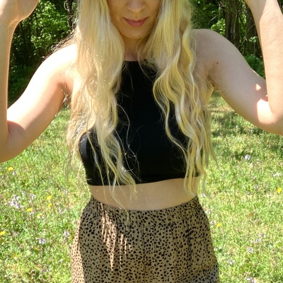 Black Ribbed Crop Tank - Picture 5 of 12